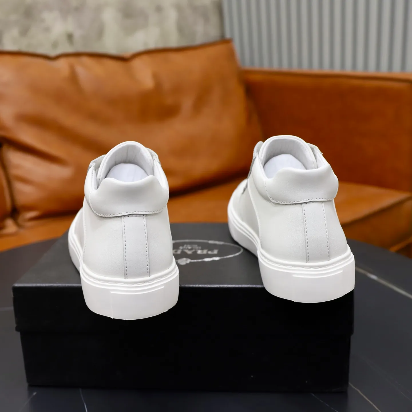 Ex-factory price: 460💰🙅‍♂️🙅‍♂️🙅‍♂️ Brand: PRADA Standard code: 38–44 (45 can be customized) Grade: Same as the official website Material: Original cowhide fabric Comfortable pigskin lining Lightweight wear-resistant outsole Style category: Men's fashionable casual shoes and boots Running sneakers Distinguished luxury brand elements Top luxury Color: actual picture color